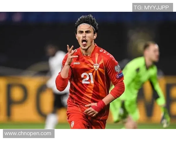 从默默无闻到世界顶尖球员 足球场上崛起的传奇之路