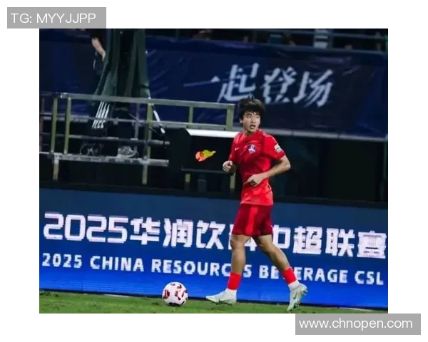 梅州客家足球球星成长之路与辉煌瞬间展现客家精神风采 梅州客家足球球星成长之路与辉煌瞬间展现客家精神风采