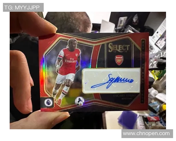 水晶质感球星卡收藏价值与足球文化魅力深度解析