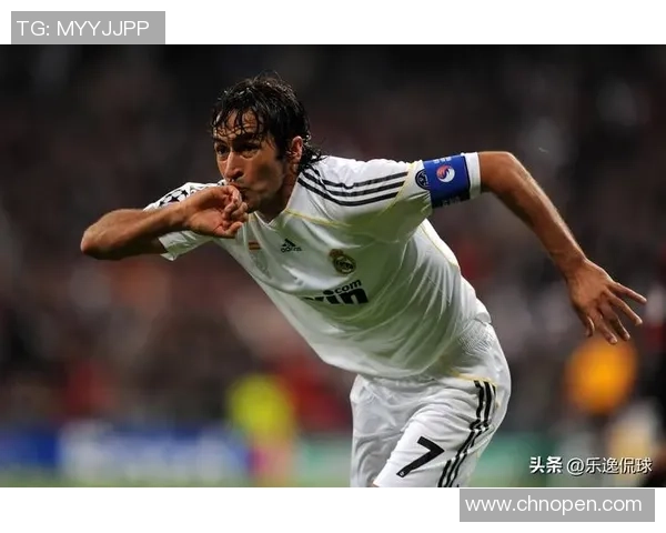 足球球星潘德的绿茵传奇与辉煌岁月全景解析